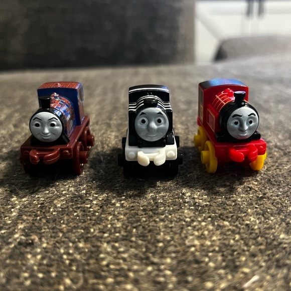 Thomas & Friends Collectible MINIS Toy Train Set of 3 - Picture 6 of 10